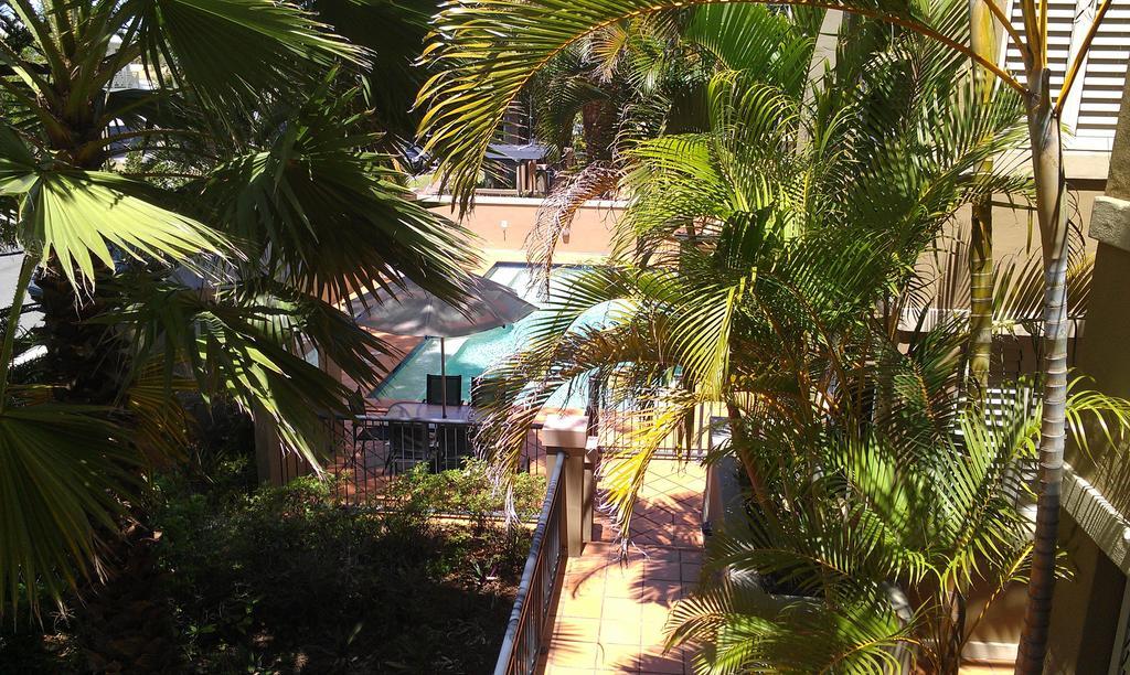 Beaches On Wave Street Gold Coast Exterior photo