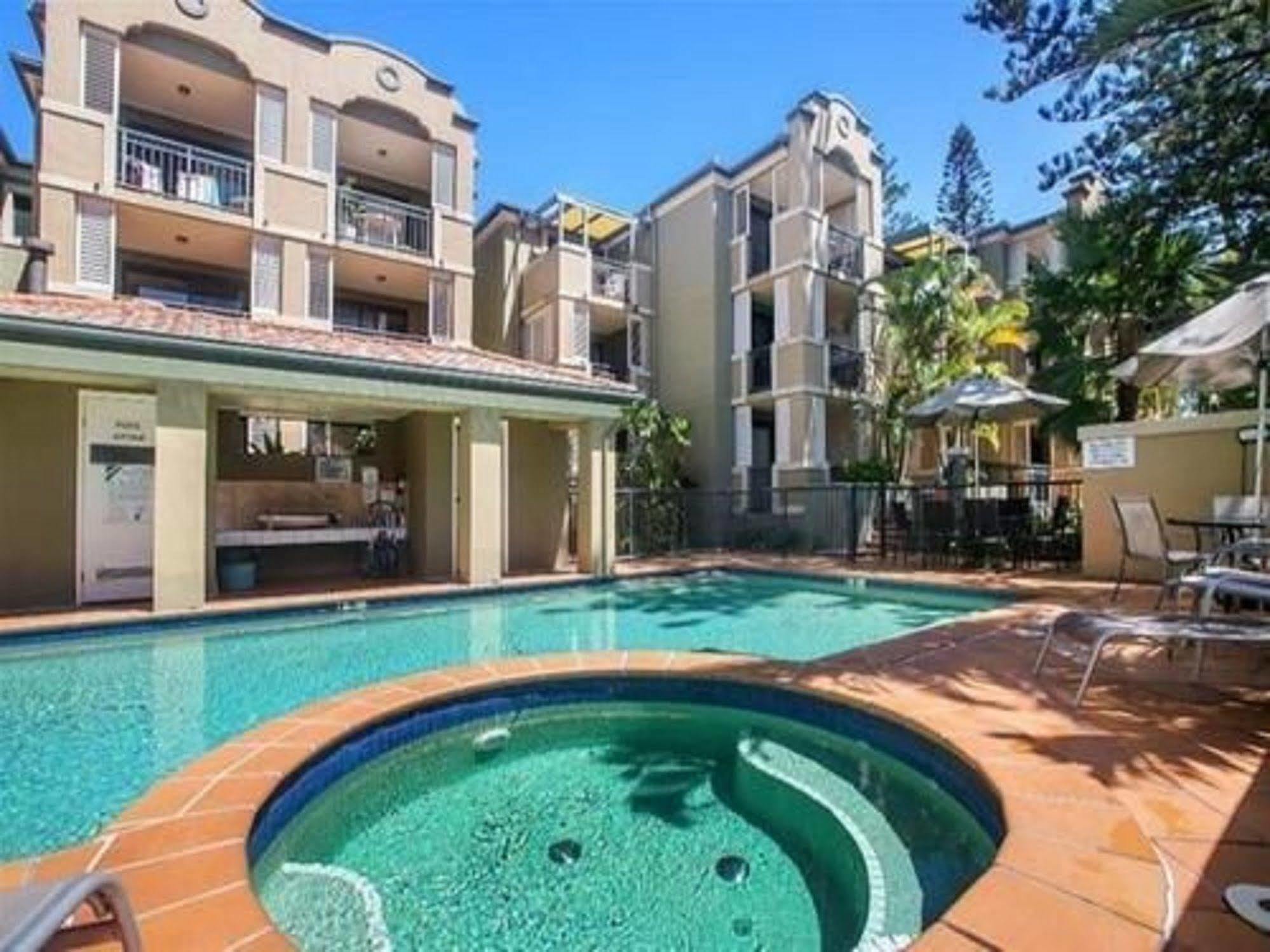 Beaches On Wave Street Gold Coast Exterior photo